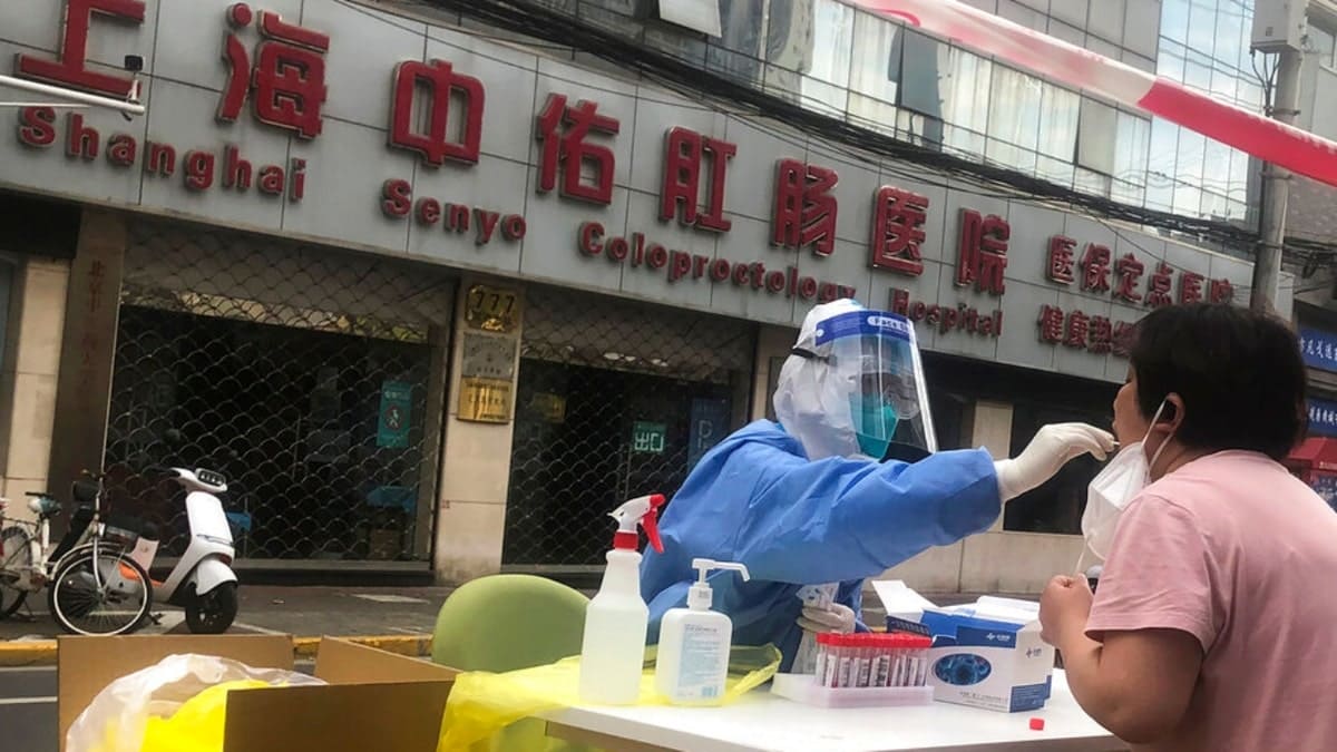 China sees new COVID-19 outbreaks as Shanghai starts massive booster campaign using new inhalation doses